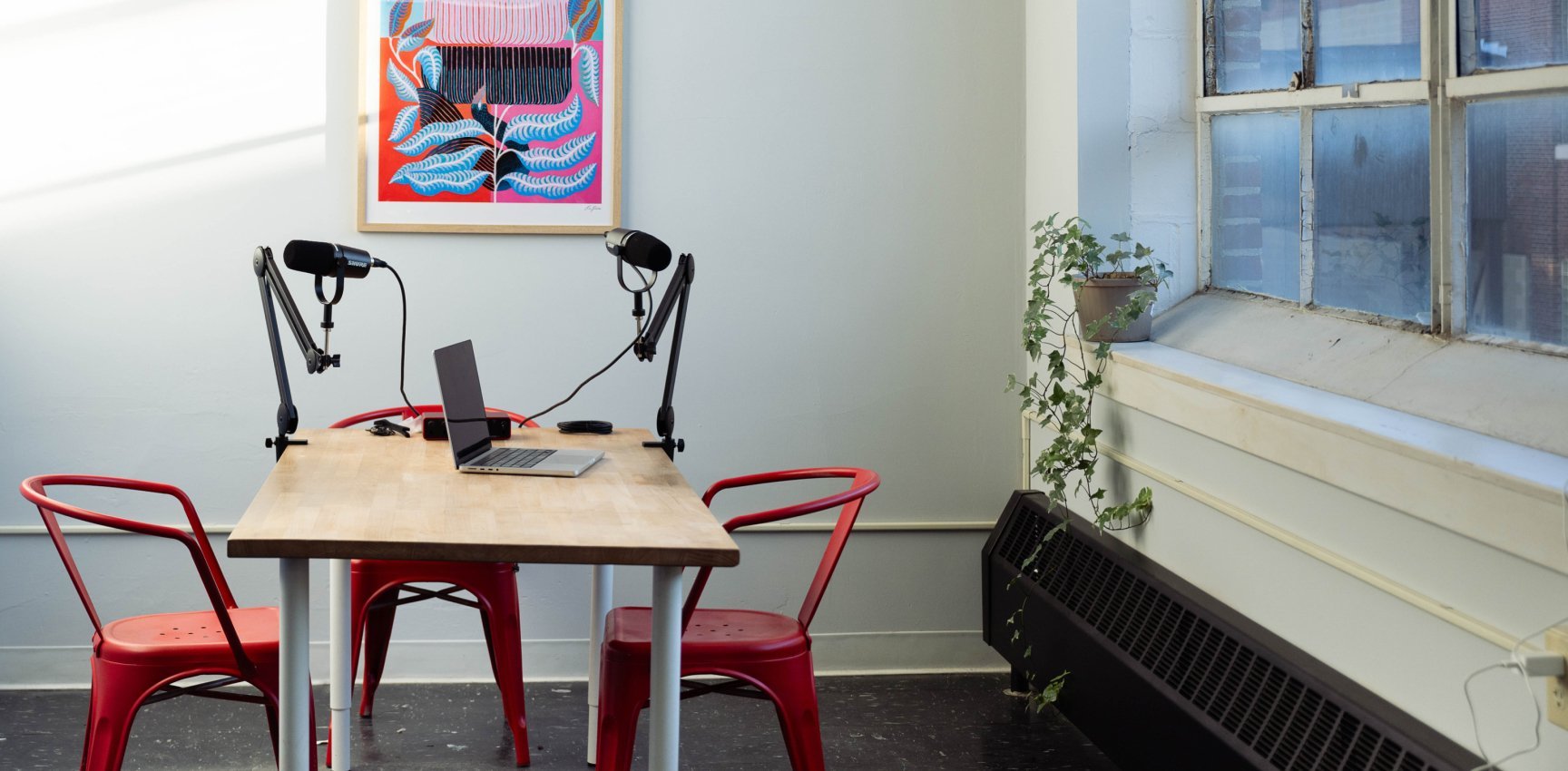 New Hampshire Smartphone screen showing an email newsletter titled "The Secret to Higher ROAS: Test, Test, Test!" by Jan Ziegler, dated August 21, 2024. Marketing Agency